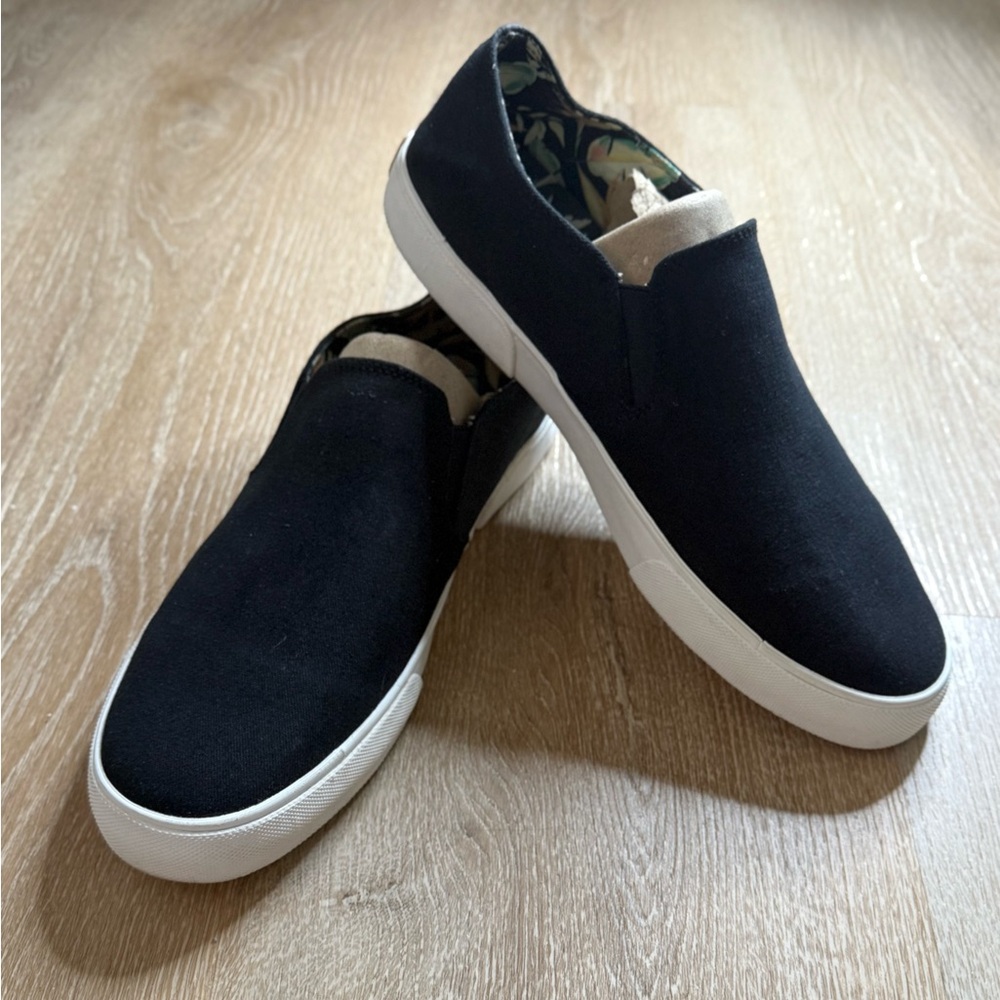Vionic Groove Women's Slip On Casual Canvas Comfort Shoes - size 11